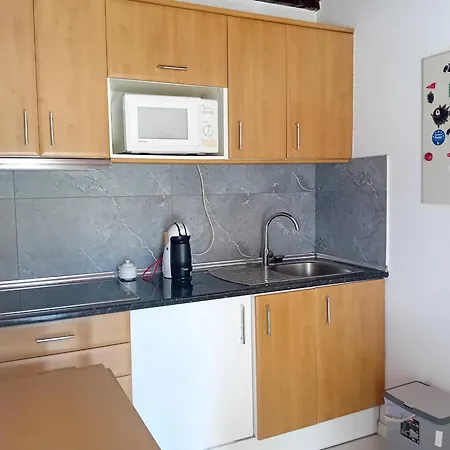Maison Mitoyenne Avec Jardin, Piscine Et Tennis Entre Corniche Et Plage A - Fr-1-239-1034 בית נופש *