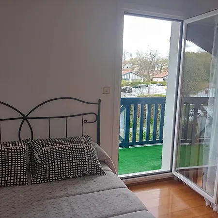 Maison Mitoyenne Avec Jardin, Piscine Et Tennis Entre Corniche Et Plage A - Fr-1-239-1034 Hendaye