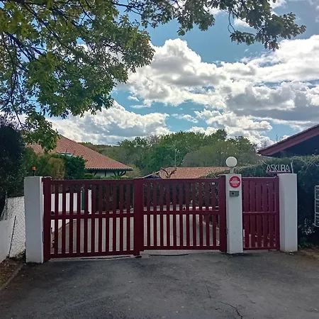 Maison Mitoyenne Avec Jardin, Piscine Et Tennis Entre Corniche Et Plage A - Fr-1-239-1034 *